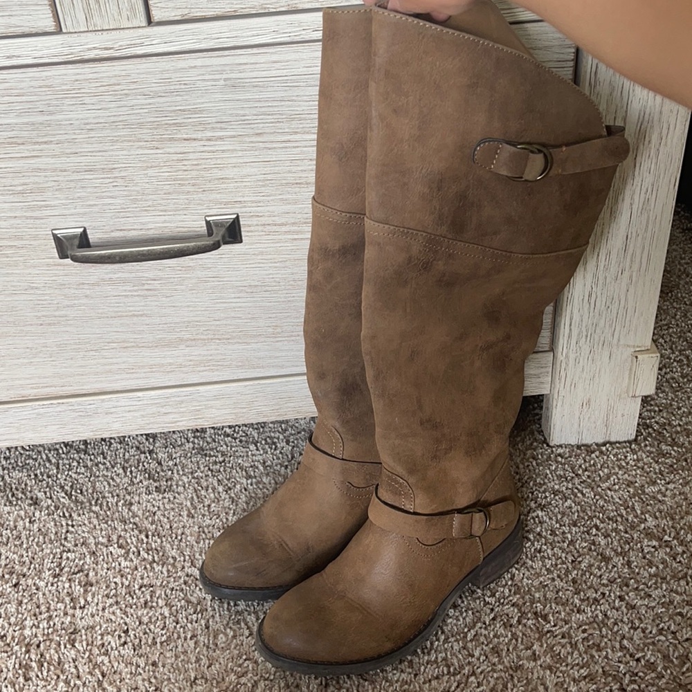Shi by Journeys knee high boots size 7.